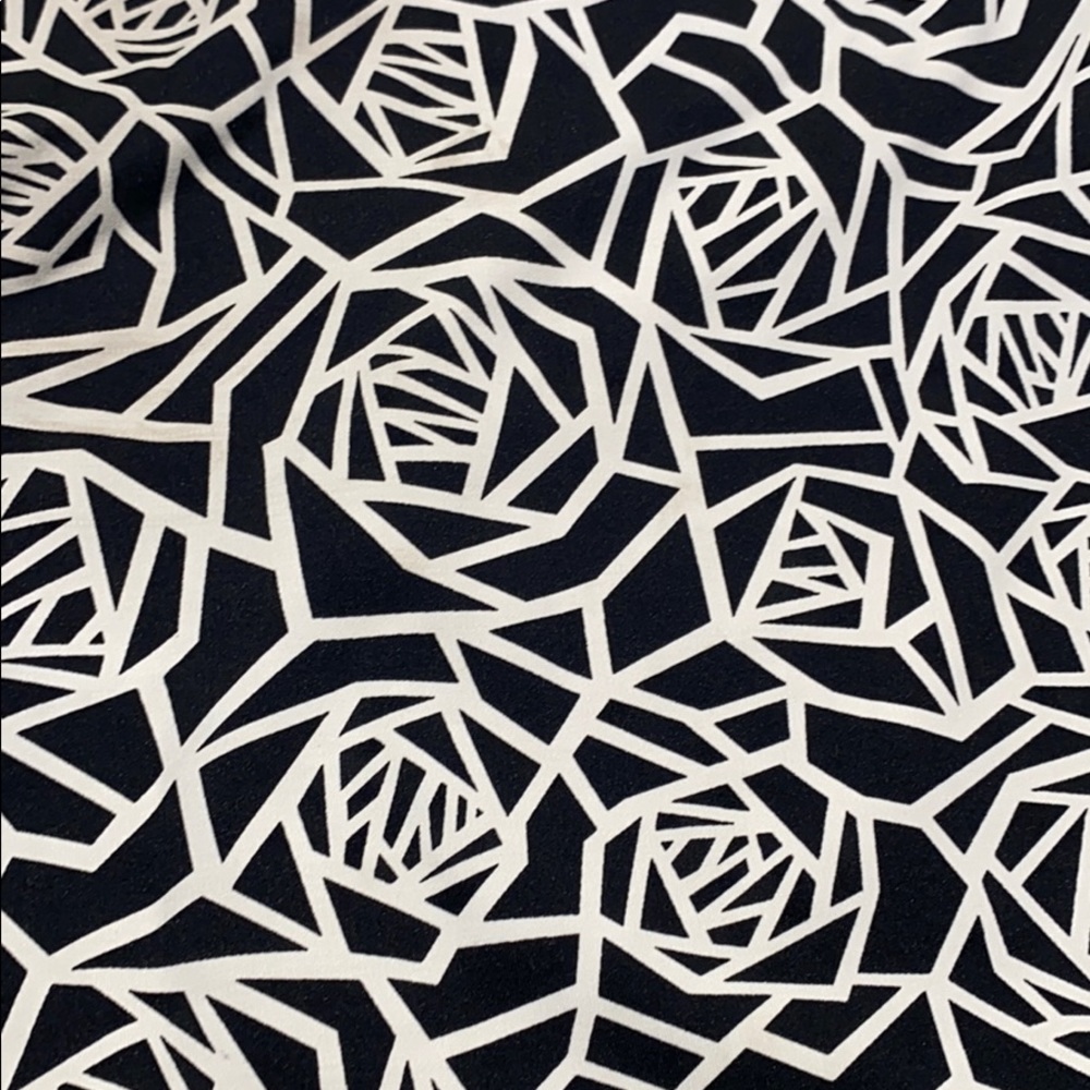 Lululemon Geometric Rose Pattern Wunder - image 6
